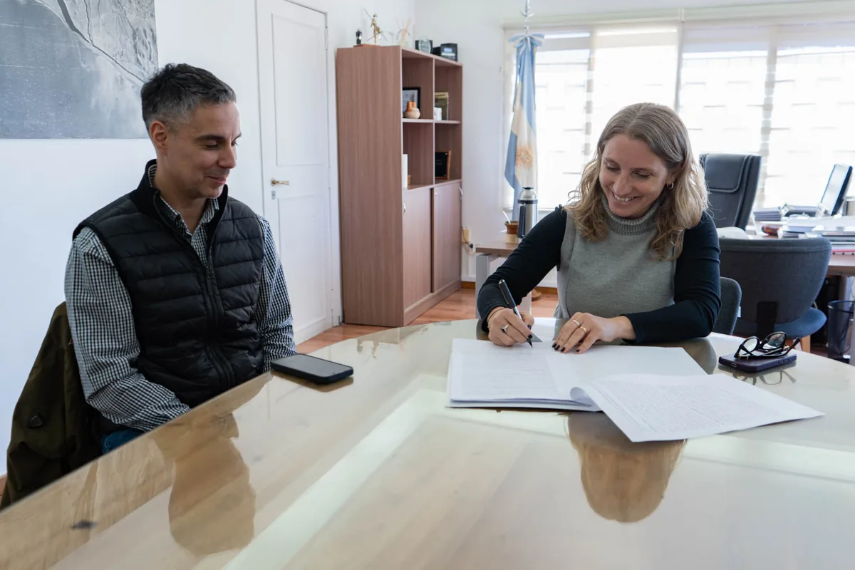 Imagen de la publicación original: Se formalizó el contrato para completar el plan de 77 cuadras