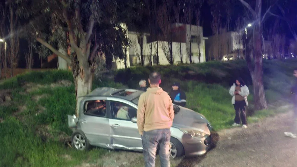 Choque en la curva del Papa dejó dos heridos y un vehículo secuestrado
