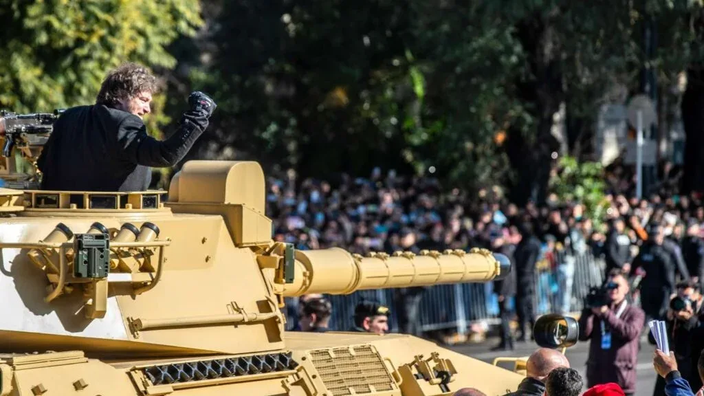 Milei autorizó por decreto el envío de tropas y tanques a Brasil
