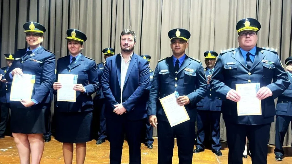 La Policía del Chubut cerró el Curso de Oficiales y Estado Mayor con un reconocimiento inédito a suboficiales
