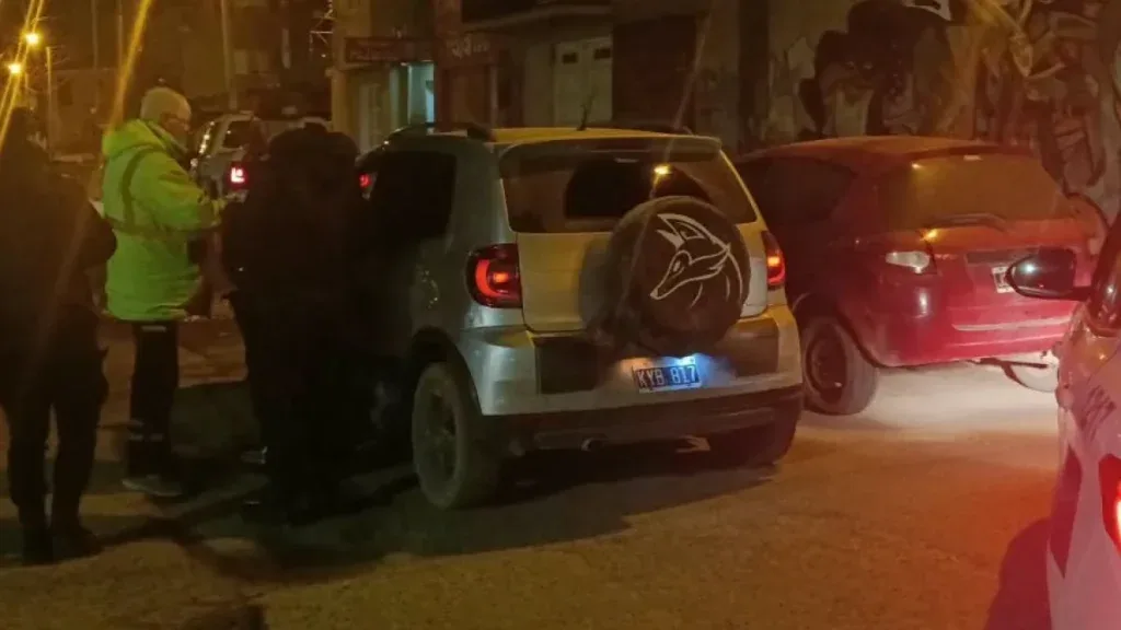 Demorado tras conducir a alta velocidad y desafiar a la policía