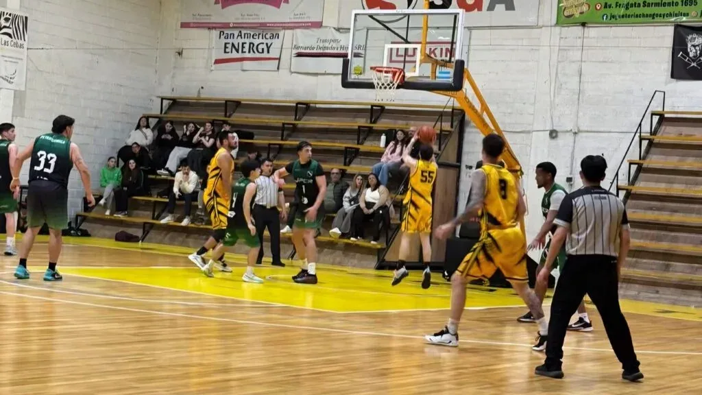 Náutico Rada Tilly celebró dos victorias en el Clausura de básquet