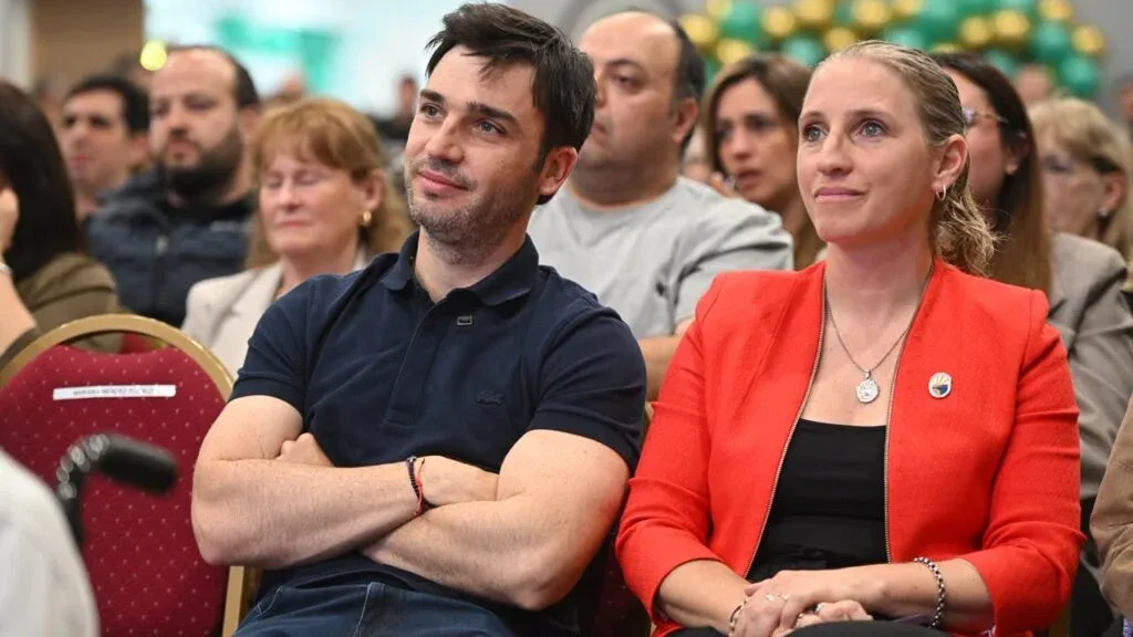 Torres anunció un SUM para Fundación Crecer con financiamiento compartido