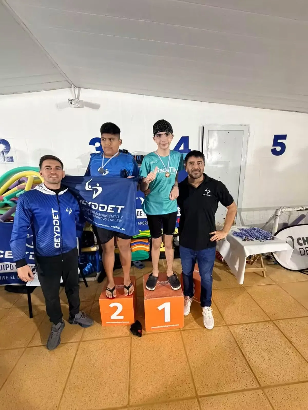Rada Tilly brilló en los Juegos Chubutenses con tres nadadores destacados