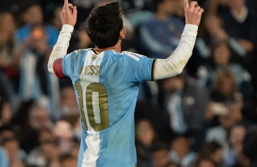 Messi convirtió de penal en su despedida con la Selección argentina