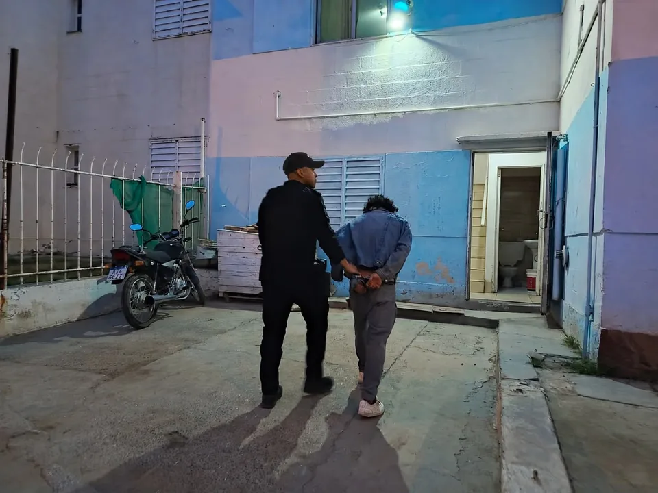 Forcejeo y detención por un queso azul en un supermercado de Comodoro Rivadavia