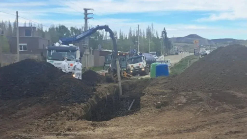 Chubut supervisa el saneamiento por un derrame de petróleo de CAPSA en Comodoro Rivadavia