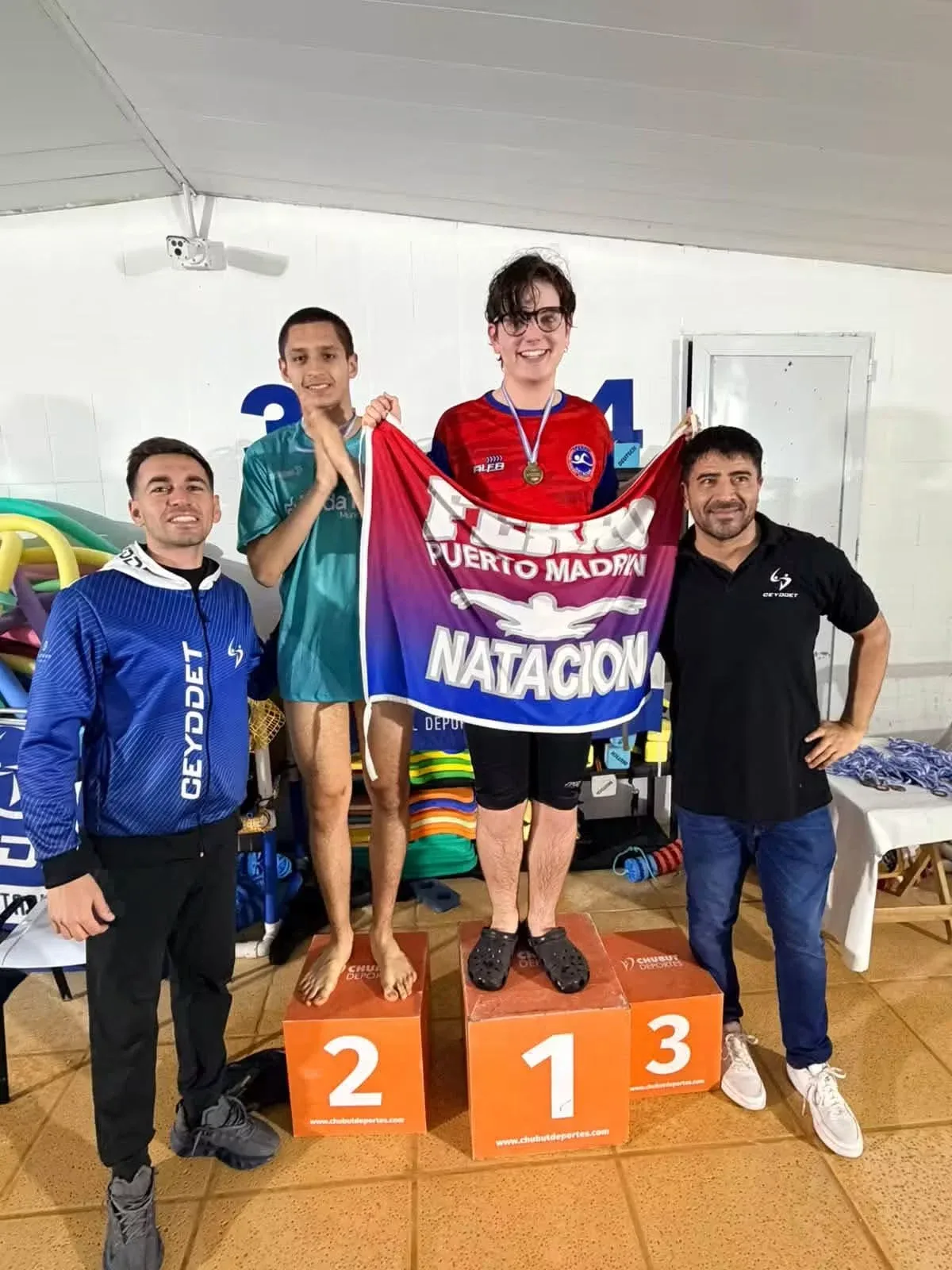 Rada Tilly brilló en los Juegos Chubutenses con tres nadadores destacados