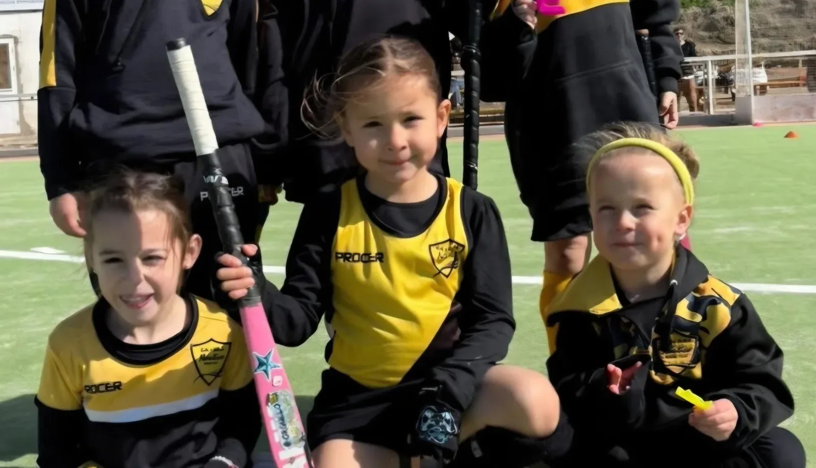 Hockey infantil en el Náutico de Rada Tilly