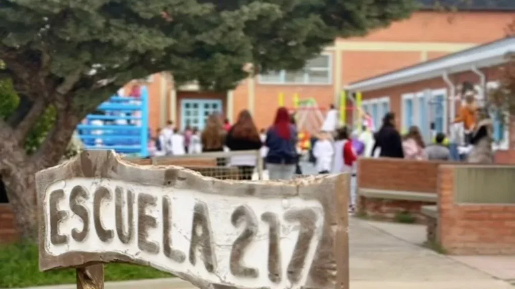 Rada Tilly estrenó el patio de juegos renovado de la Escuela Provincial Nº 217