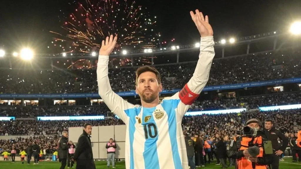 El Monumental despide a Messi con un homenaje en pantallas