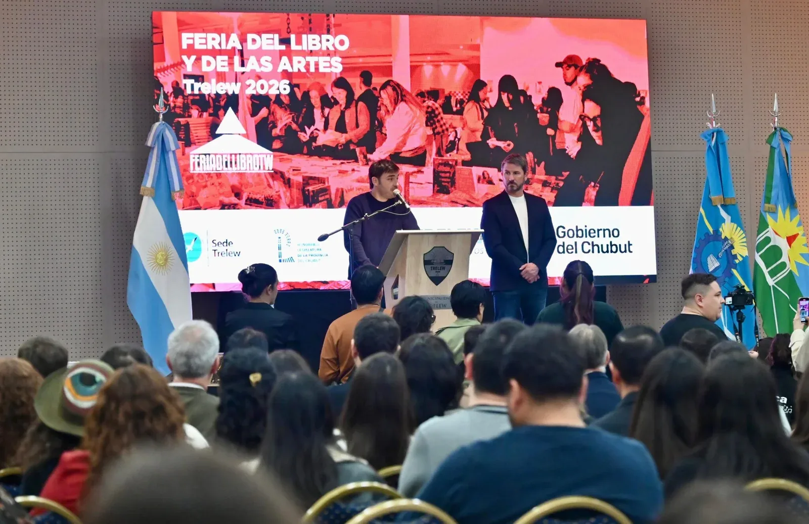 Torres resaltó avances en alfabetización en la Feria del Libro de Trelew
