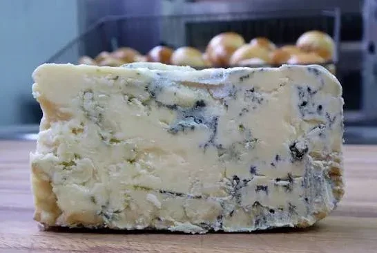 Forcejeo y detención por un queso azul en un supermercado de Comodoro Rivadavia