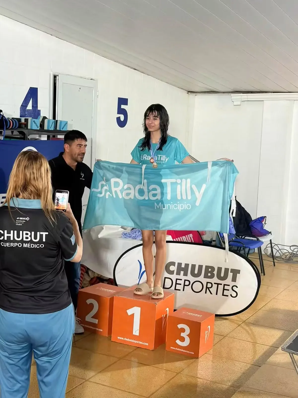 Rada Tilly brilló en los Juegos Chubutenses con tres nadadores destacados
