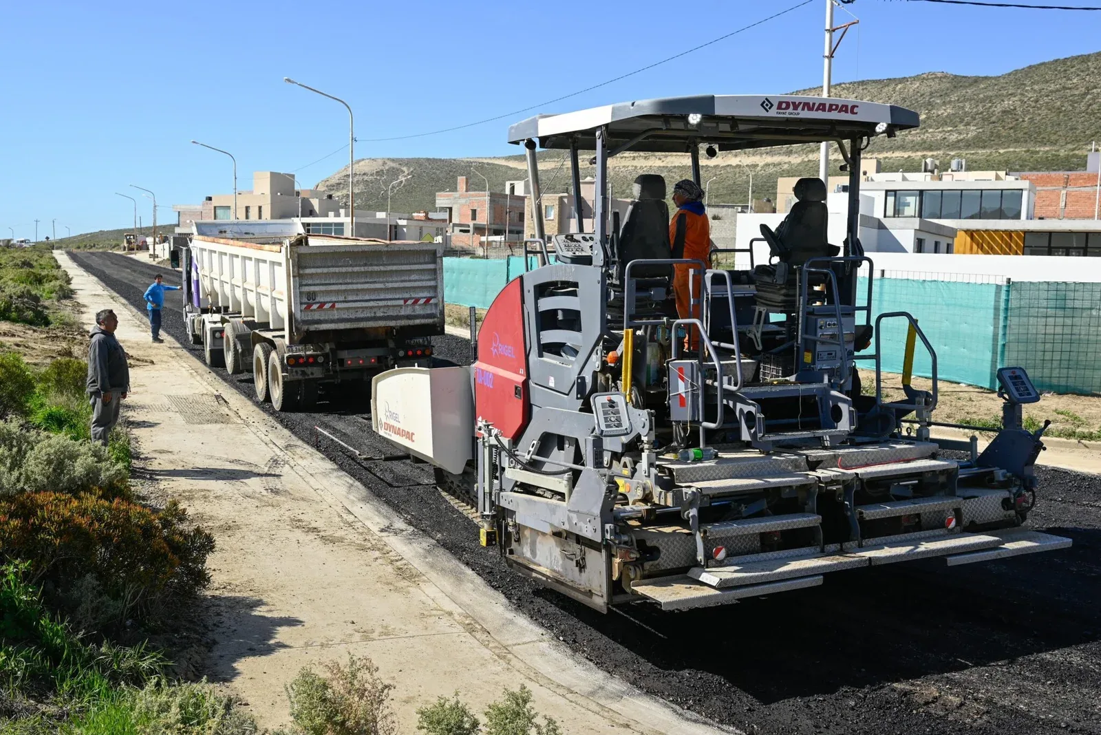 Torres supervisó la pavimentación de 77 cuadras en Rada Tilly con fondos provinciales