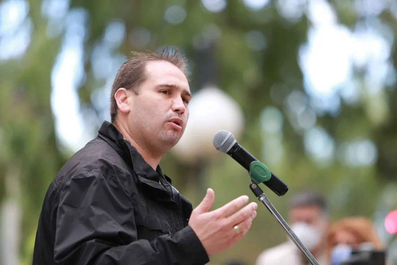 Acusan a la hermana de Gustavo Fita por presunta estafa con viviendas del IPV