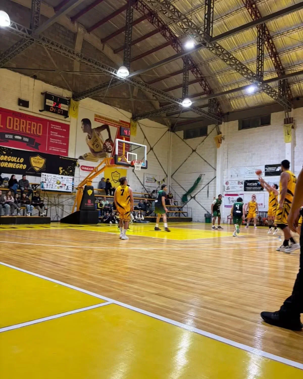 Náutico Rada Tilly celebró dos victorias en el Clausura de básquet